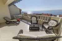 Apartments and Rooms Lea