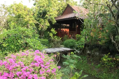 Baansuan Lychee Maeklong Resort Ampawa Các khách sạn gần Wat Bang Yai