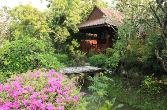 Baansuan Lychee Maeklong Resort Ampawa Hotels in Bang Khonthi