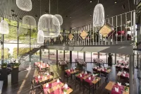 Riverside Hotels in Hori
