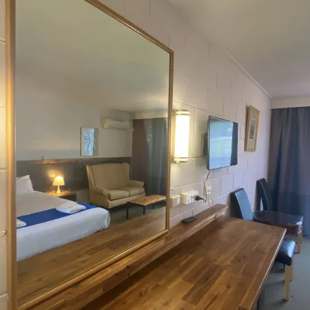 Snow Season Motor Inn