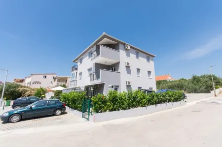 Apartment Flynn Отели рядом с достопримечательностью «Church of St. Charles Borromeo»