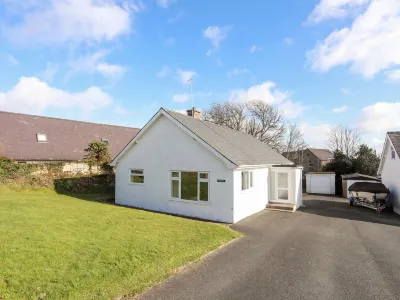 Eithinog Hotels near Pwllheli Traeth Marian-y-de Beach