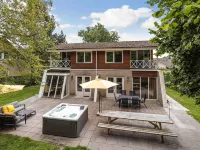 Comfortable Family and Friends House with Wellness