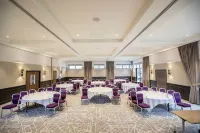 Denham Grove Hotels in Uxbridge