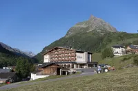 Panorama Hotel Almhof Galtür