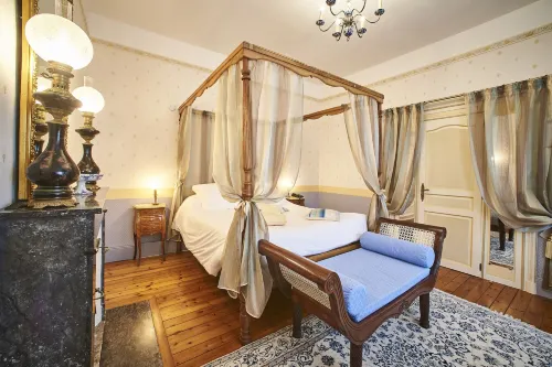 Chateau de La Richerie Hotels in Beaurepaire