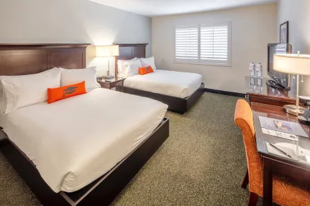 Collegian Hotel & Suites, Trademark Collection by Wyndham Отели рядом с достопримечательностью «The Oncenter»