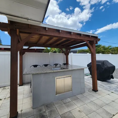 Beach Style House w/ large backyard, close to fishing, canoeing, and beaches Отели в г. Уэст-Брейдентон