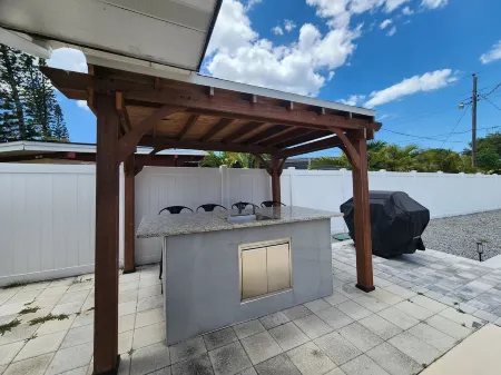 Beach Style House w/ large backyard, close to fishing, canoeing, and beaches