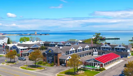戴斯飯店-麥基諾市-湖景