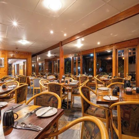 Knysna Log-Inn Hotel