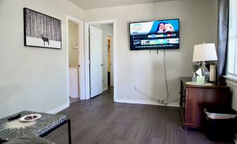 Cozy Home- Zoos Museums Fun Step From Your Door