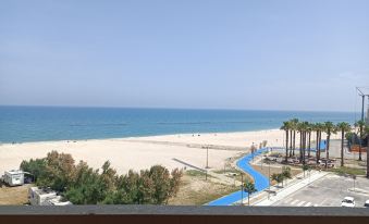 Seafront Apartment for Rent 6 Sleeps Skyscraper - Housity