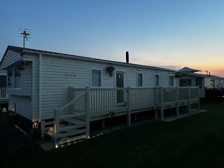 3 Bed Caravan - Sleeps 6 - Pets - Parking - Wifi Отели рядом с достопримечательностью «Батлинс Фэмили Энтертейнмент Резорт»