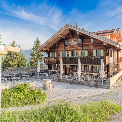 Rinderberg Swiss Alpine Lodge Hotels near Stand