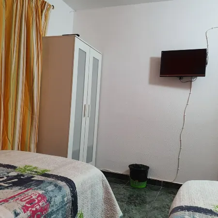 Low Cost Room Plaza de Hierro III