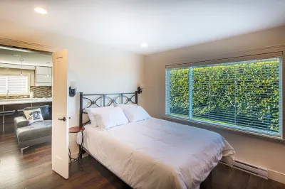 Qualicum Beach Ocean Suites Hotels in Qualicum Beach