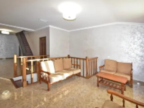 ホームステイ ホテル エレバンのホテル