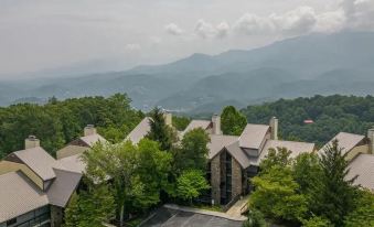 5 Star 3 bd 3ba Serenity Views w Pool Fireplace