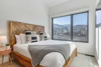 The Ridge at Canyons Village by Avantstay Stunning Ski in/Out Condo w/ Hot Tub