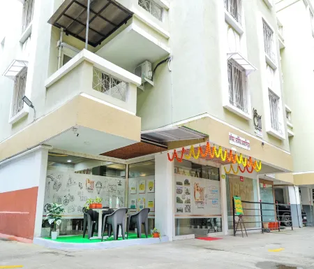 Copper 11 Service Apartments -SB Road, Shivaji Nagar, Pune Отели рядом с достопримечательностью «Шанивар Уода Форт»