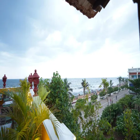 La Plage Seaview Suites