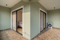 ELIVAAS Kamerios Regalia 2BHK Apartment Отели в г. 