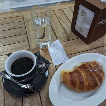 RB Suites Napoli Отели рядом с достопримечательностью «Улица Виа-Кьяйя»