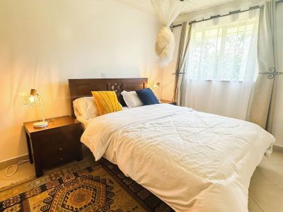 Spacious 4-bedroom with a pool