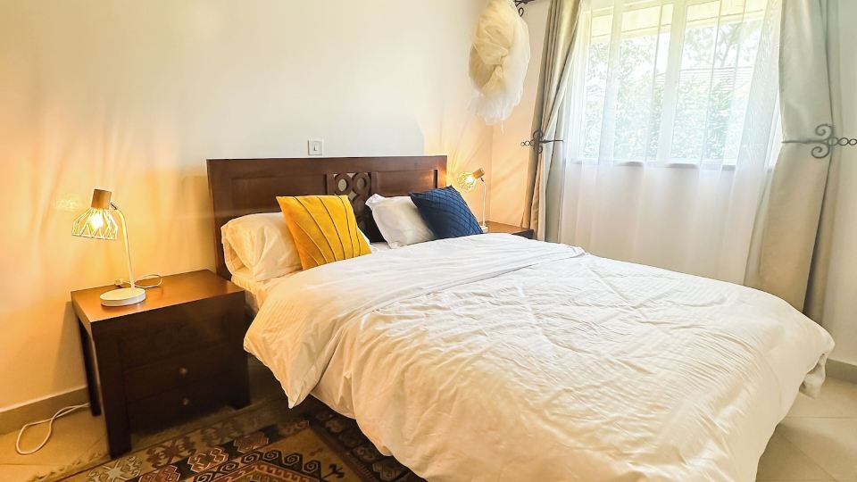 Spacious 4-bedroom with a pool