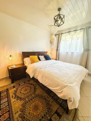 Spacious 4-bedroom with a pool فنادق في 