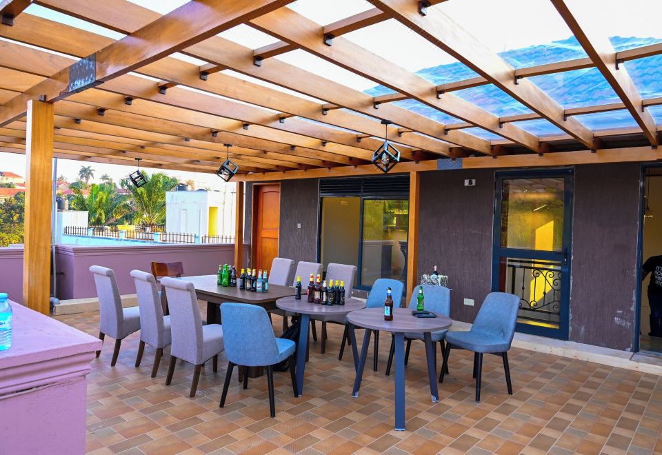 3. 네온 호텔 은틴..