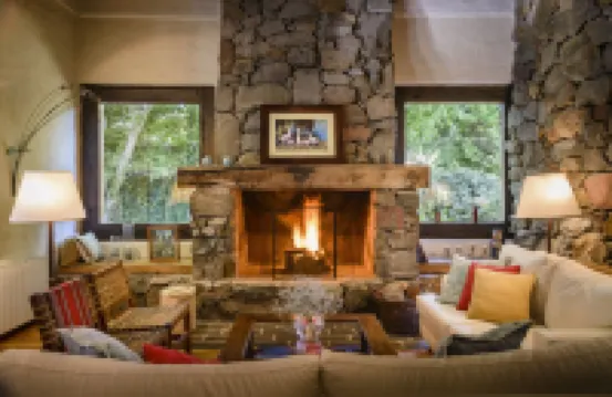 拉雷斯查克拉斯酒店