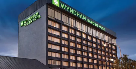 Wyndham Garden at Niagara Falls Отели рядом с достопримечательностью «Пещера ветров»