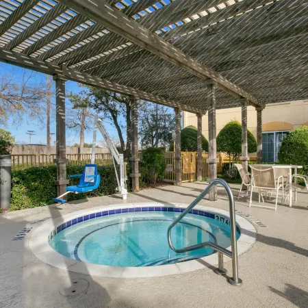 La Quinta Inn & Suites by Wyndham DFW Airport South / Irving