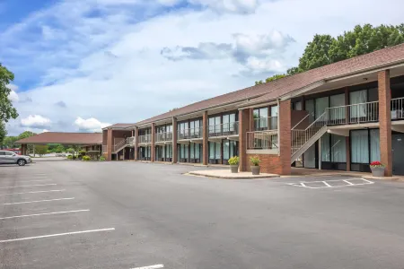 Quality Inn Mount Airy Mayberry Отели рядом с достопримечательностью «Парк Риверсайд»