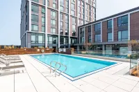 Luxury Apartments by Hyatus Downtown Boston - Rooftop Pools