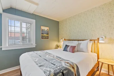 Greeley Cottage: Steps to Downtown Bend Oregon State University – Cascades附近的飯店