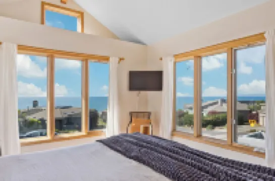 Pelican's Rest, by Vinifera Homes