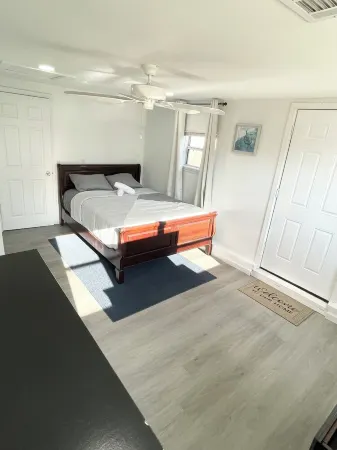 Spacious 4-bedroom house in enjoyable Pensacola with AC, WiFi