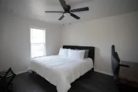 Charming Modern Home with Koi Pond & Spacious Backyard – Sleeps 6