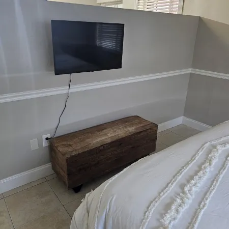 Chic studio with WiFi and AC in superb Cutler Bay
