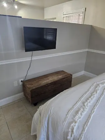 Chic studio with WiFi and AC in superb Cutler Bay