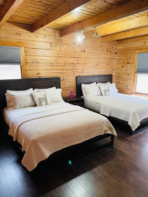 Peaceful 3-Bedroom Log Cabin Retreat in the Heart of Idyllic Sparrow Bush NY