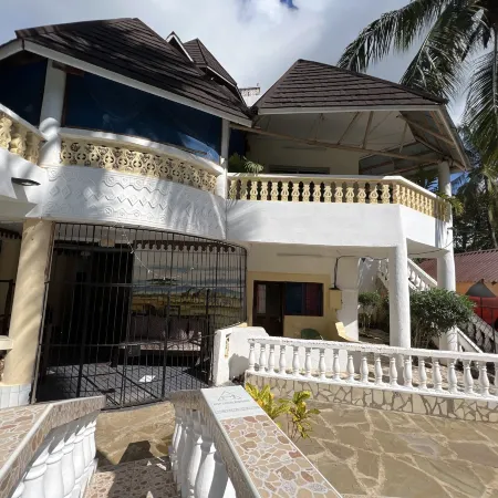 Charming and Remarkable15-Bed Villa in Diani Beach
