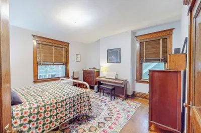 5-bedroom Home Sleeps 10 Close to Oakmont, Downtown, Oakland Hotels near Fawcett Fields