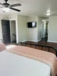 Local Host - The Pink Door - 2 Bedroom Home