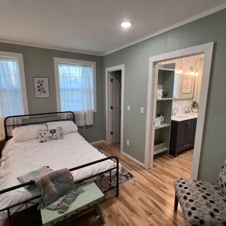 Charming 3-bedroom Craftsman house in delightful Willow Springs, MO