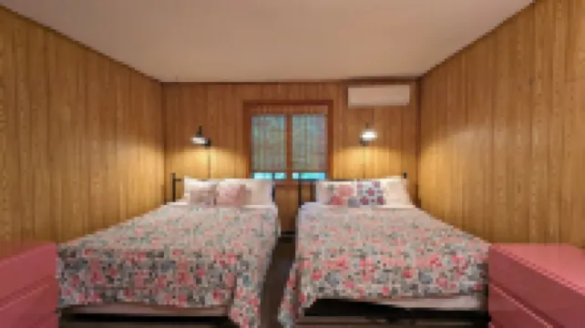 Beautiful, Spacious Poconos Cabin, Pool Table, 15 mins to Shawnee Ski mountains